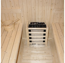 Sauna-interieur met houten banken en saunakachel