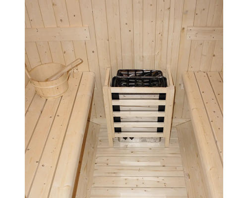 Sauna-interieur met houten banken en saunakachel