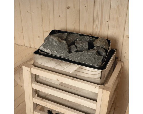 Saunakachel met saunastenen in een houten cabine