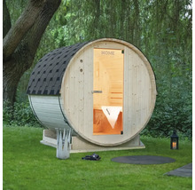 Houten barrel sauna met glazen deur in de tuin