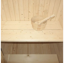 Houten emmer met scheplepel in een sauna
