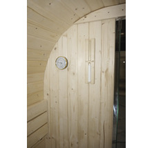Interieur van een sauna met thermometer en zandloper
