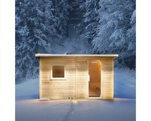 Houten sauna in de sneeuw met raam en glazen deur met Home Deluxe Logo