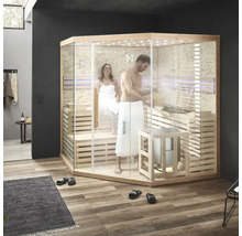 Ruime sauna met houten zitplaatsen en volledig glazen deur, geschikt voor twee personen