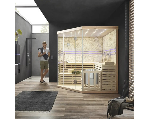 Moderne sauna met glazen elementen in een badkamer met douche en wastafel