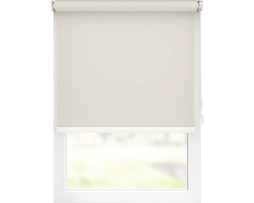 Raam met neergelaten rolgordijn voor lichtregulering