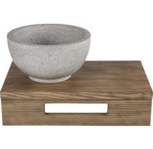 Kunststenen schaal op een houten dienblad