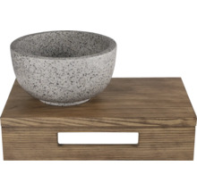 Decoratieve schaal van terrazzo op houten dienblad