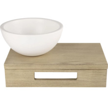 Wastafel op een houten onderkast