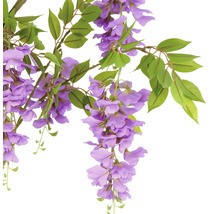 Decoratieve kunstmatige blauwe regen met bloemen en bladeren.