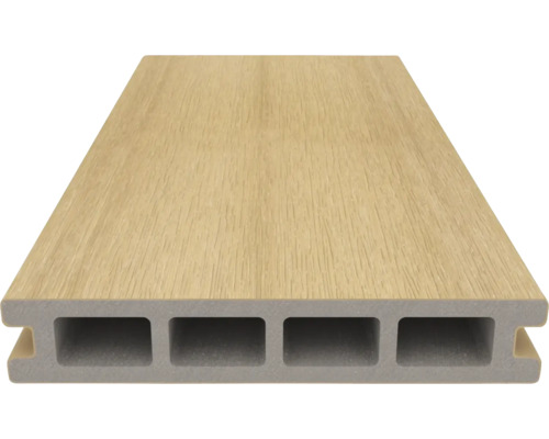 Terrasplank van houtcomposiet met holkamerprofiel