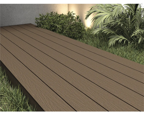 Terrasplanken van houtcomposiet in de buitenruimte