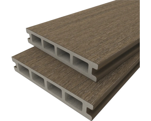 Twee composiet terrasplanken