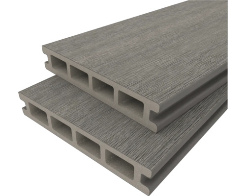 Twee composiet terrasplanken met holkamerprofiel