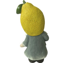 Decoratief tuinbeeld tuinkabouter met citroenhoofd