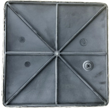 Detailweergave van een vierkante plaat met verstevigingen