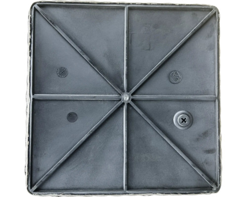 Detailweergave van een vierkante plaat met verstevigingen