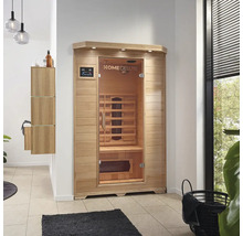 Houten infraroodsauna met glazen deur en digitaal bedieningspaneel in een heldere ruimte