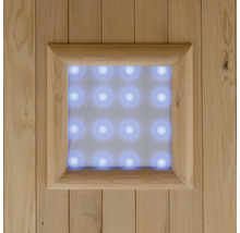 Detailaanzicht van een sauna met geïntegreerde verlichting