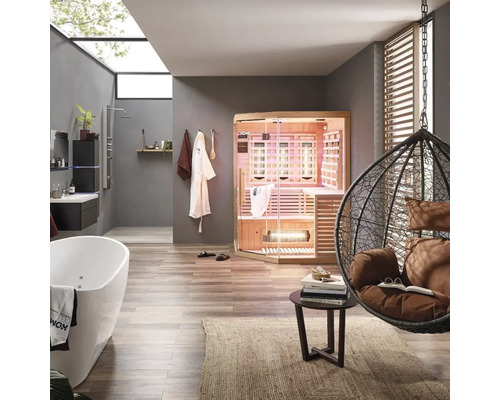 Badkamer met bad, douche, infraroodsauna en hangstoel in een helder, vriendelijk ontwerp