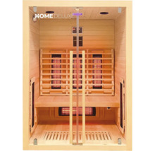Binnenaanzicht van een houten sauna met zitbank en verwarmingselementen