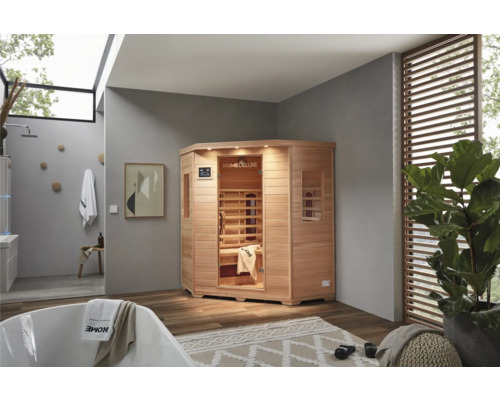 Houten hoek-infraroodsauna in een badkamer met ligbad
