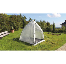 Kweekhuistent in de tuin op gras