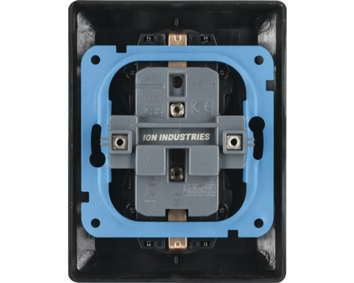 Achteraanzicht van een stopcontact met het opschrift ION INDUSTRIES