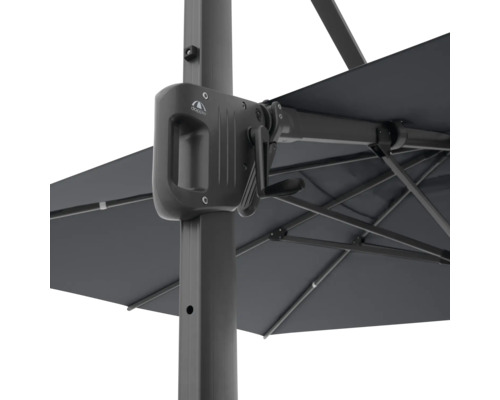 Detailopname van een parasol met draaimechanisme.