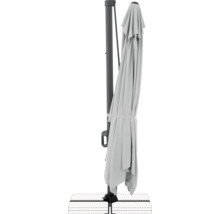 Grijze parasol met standaard in gesloten toestand