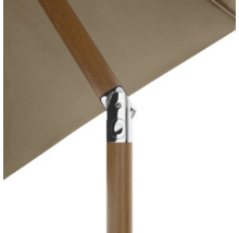 Detailopname van een parasol met houten stok en verbindingsstukken