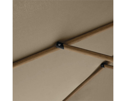 Gedetailleerd beeld van een tuinpaviljoen met houten frame en stoffen dak