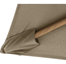 Detailopname van een parasol met houten steel