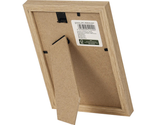 Achterkant van een houten fotolijst met standaard