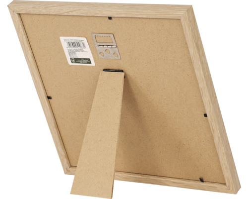 Achterkant van een houten fotolijst met standaard