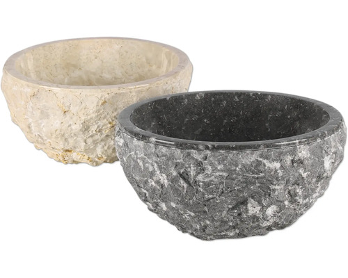 Twee stenen bakken van natuursteen