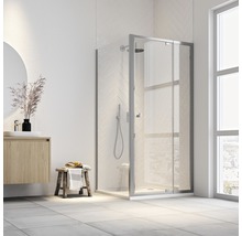Lichte badkamer met douchecabine, wastafel en kruk.