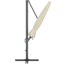 Gesloten beige parasol met grijze standaard