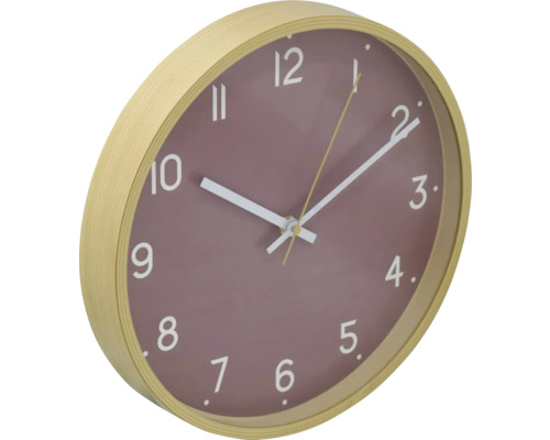 Wandklok met houten frame en wijzerplaat