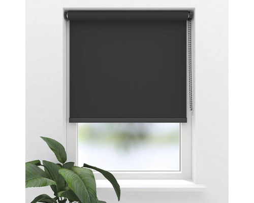 Zwart rolgordijn voor een raam