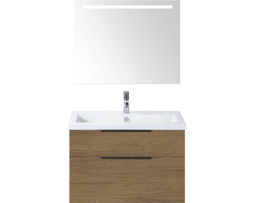 Wastafel met spiegel en onderkast in de badkamer