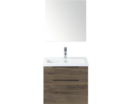 Badkamerset met wastafel, kraan en spiegel