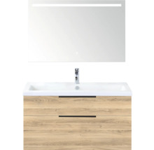 Wastafelmeubel met onderkast en spiegel met verlichting in de badkamer