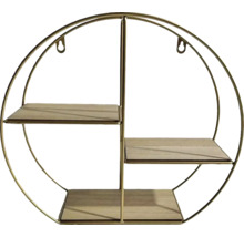 Rond wandrek met drie houten planken
