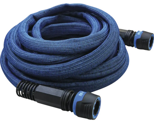 Opgerolde tuinslang met koppelingen