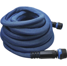 Opgerolde flexibele tuinslang met aansluitingen