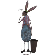 Decoratieve tuinsteker in de vorm van een konijn met hark en plantenpot