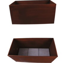 Twee plantenbakken van metaal