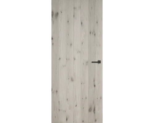 Houten deur met metalen handgreep