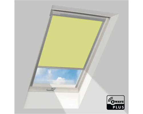 Lichtgroen rolgordijn voor een dakraam, gedeeltelijk gesloten, Z-Wave Plus Logo.